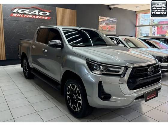 TOYOTA HILUX 2.8 D-4D TURBO DIESEL CD SRX LIMITED 4X4 AUTOMÁTICO TOYOTA HILUX 2.8 D-4D TURBO DIESEL CD SRX LIMITED 4X4 AUTOMÁTICO